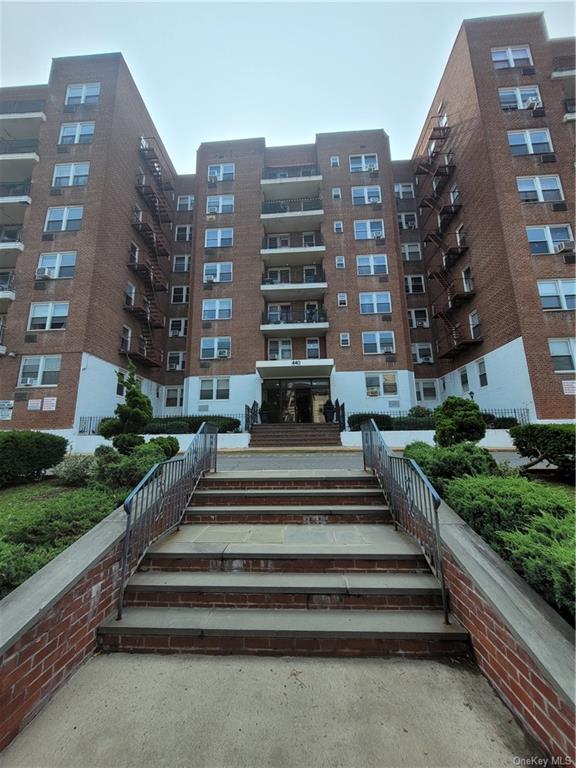 Photo 1 of 440 Warburton Avenue 3A, Yonkers, New York, $139,000, Web #: 6297303