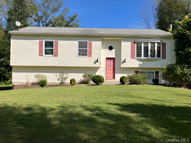 46 Quaker Lane, Hyde Park, New York - 3 Bedrooms  
2 Bathrooms  
7 Rooms - 