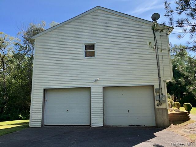 46 Quaker Lane, Hyde Park, New York image 3