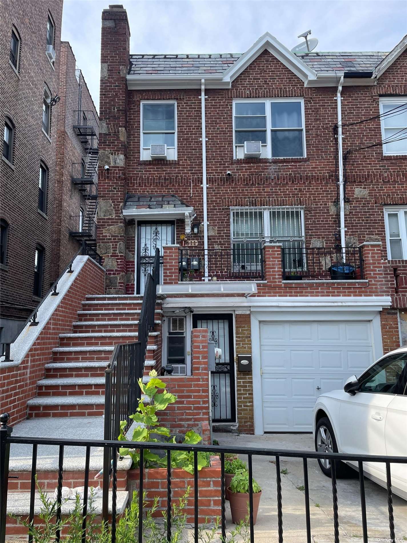 Property for Sale at 5611 43rd Avenue, Woodside, Queens, NY - Bedrooms: 7 
Bathrooms: 5 
Rooms: 15  - $1,690,000