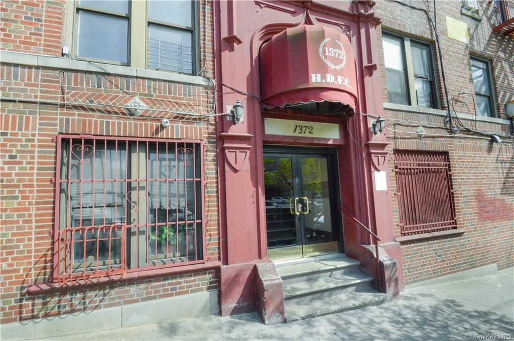 Property for Sale at 1372 Shakespeare Avenue 2K, Bronx, New York - Bedrooms: 3 
Bathrooms: 1 
Rooms: 6  - $225,000