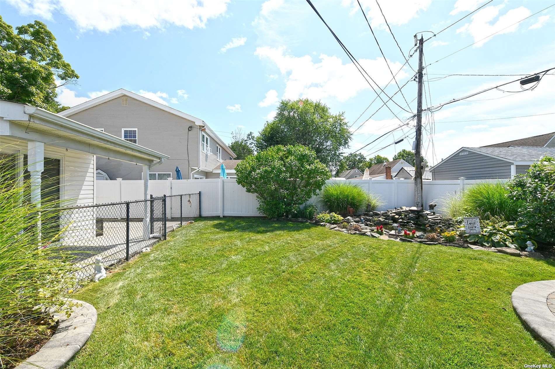 37 Spray Lane, Hicksville, New York image 14