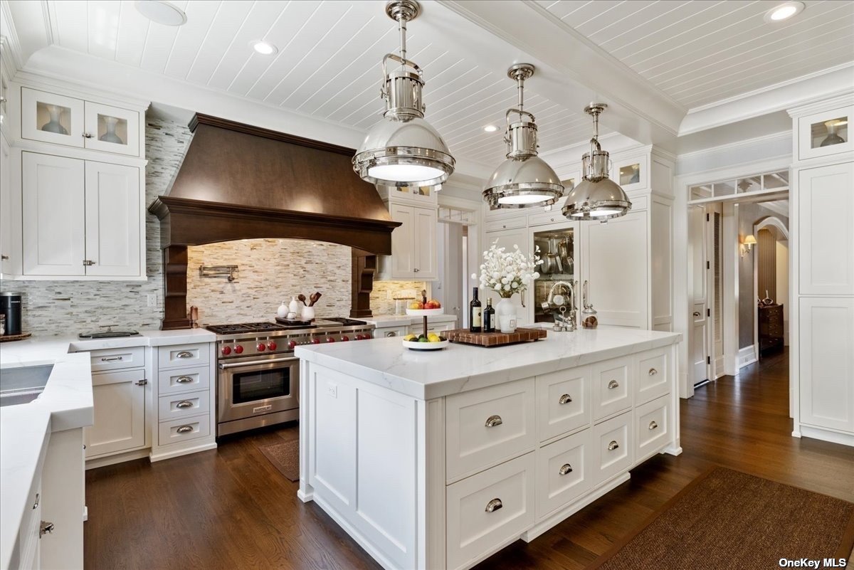 Lloyd Harbor, New York 11743, United States, 5 Bedrooms Bedrooms, ,8 BathroomsBathrooms,Residential,Pending,29456