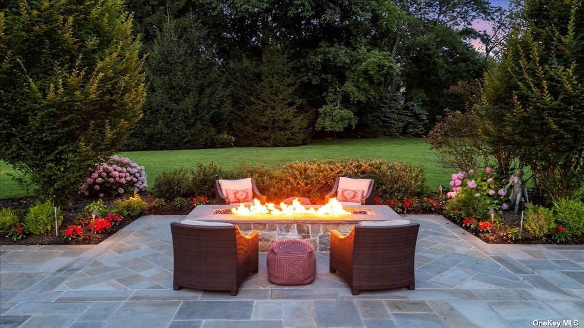 Lloyd Harbor, New York 11743, United States, 5 Bedrooms Bedrooms, ,8 BathroomsBathrooms,Residential,Pending,29456