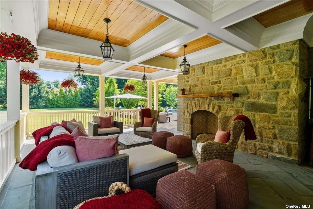 Lloyd Harbor, New York 11743, United States, 5 Bedrooms Bedrooms, ,8 BathroomsBathrooms,Residential,Pending,29456