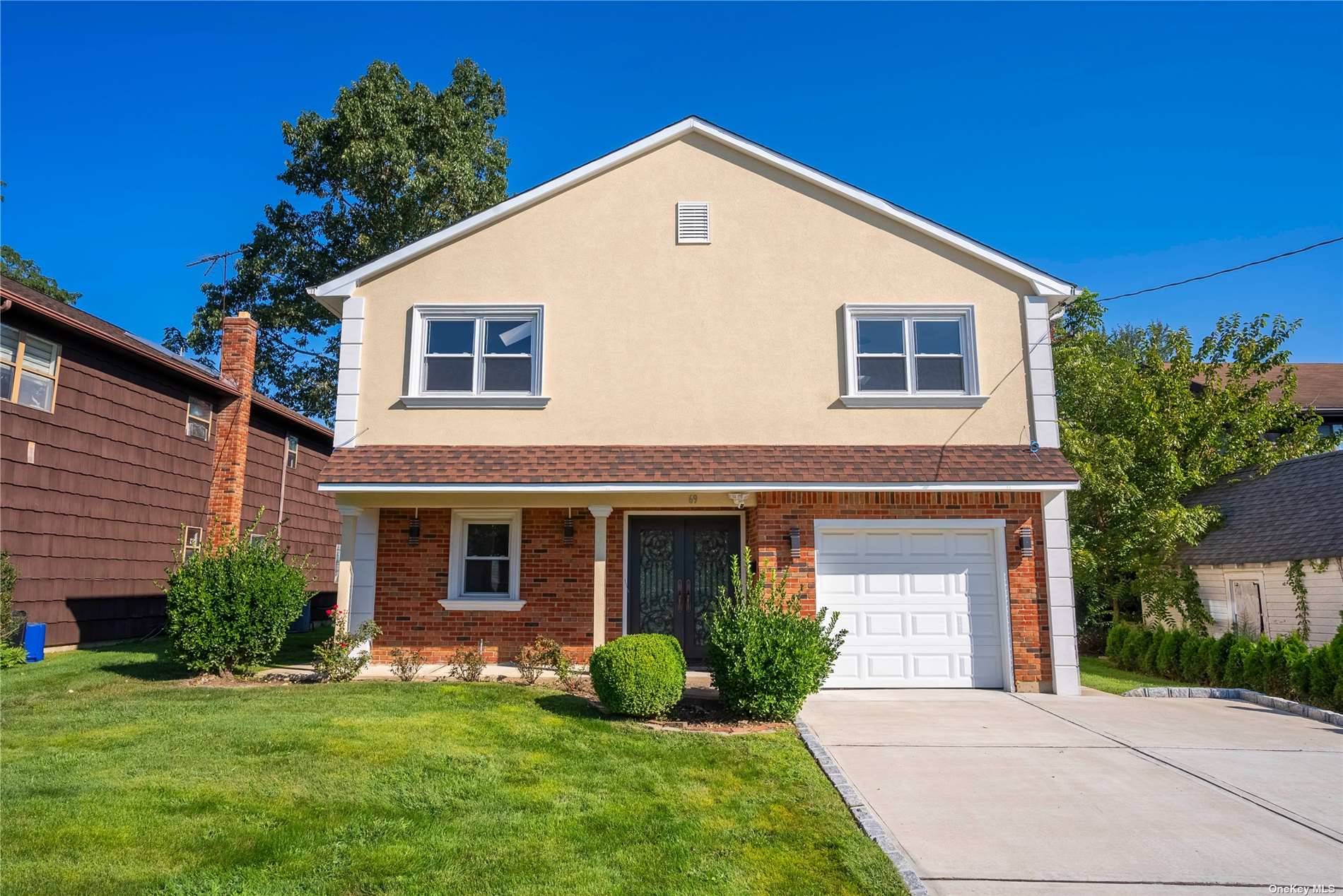 View Roslyn Heights, NY 11577 house