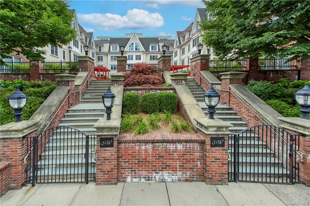 Photo 1 of 225 Stanley Avenue 314, Mamaroneck, New York, $618,500, Web #: 6305618