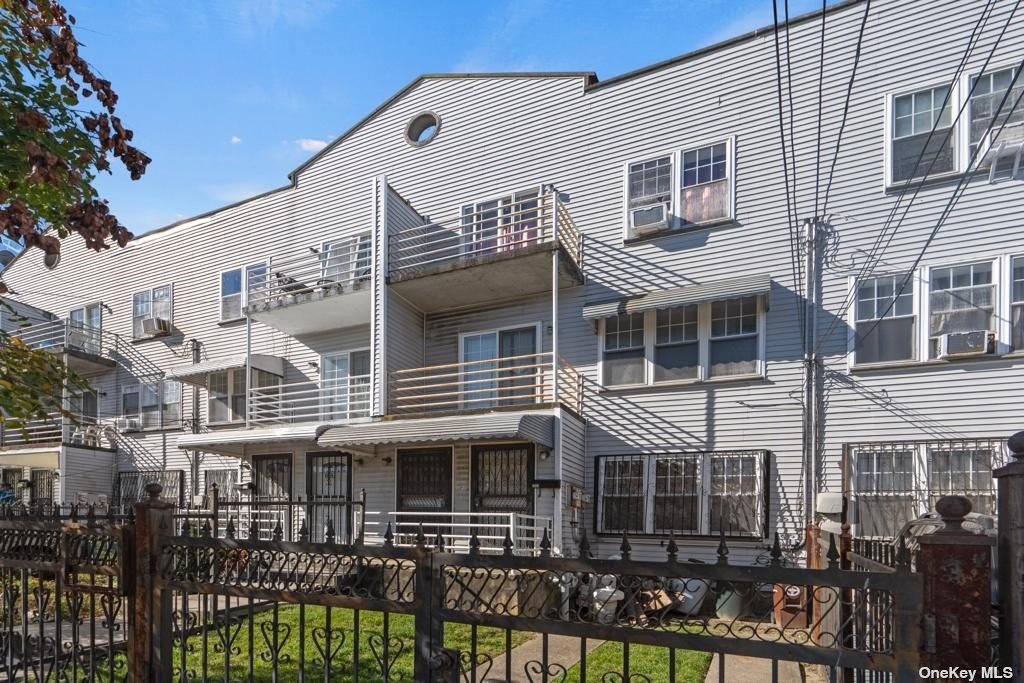 Property for Sale at 421 Beach 29th Street, Far Rockaway, Queens, NY - Bedrooms: 5 
Bathrooms: 3 
Rooms: 8  - $715,000