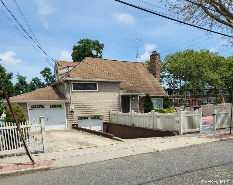 Photo 1 of 25 of 2A Everett Street A house