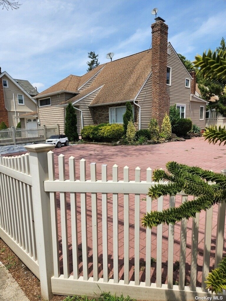 Photo 2 of 25 of 2A Everett Street A house