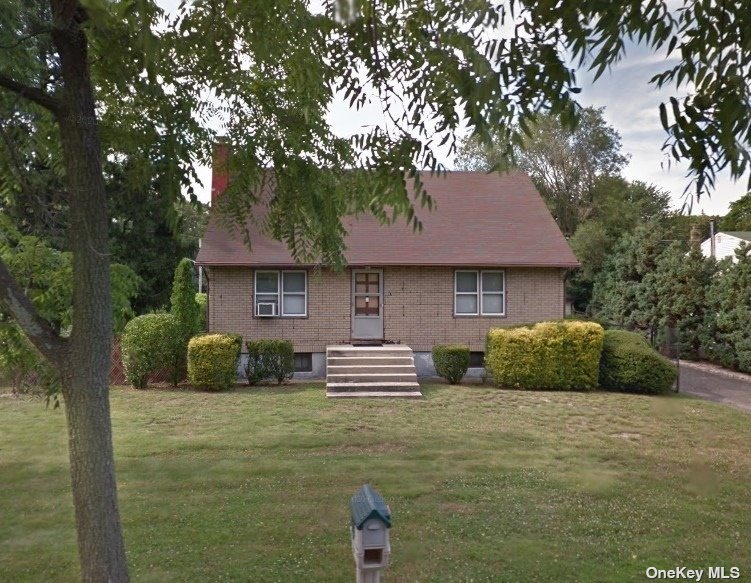 357 Twin Bark Avenue, Holbrook, New York image 1