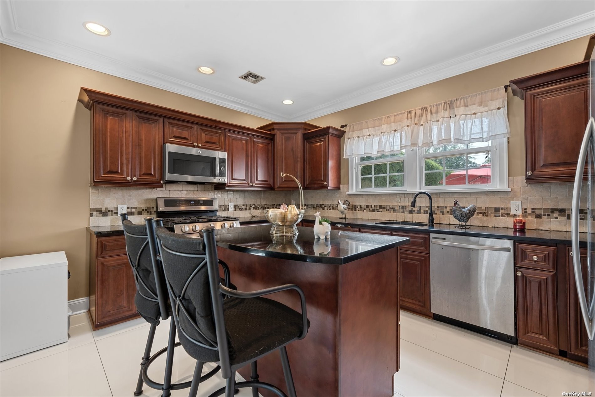 732 Sunrise Avenue, Bellmore, New York image 30