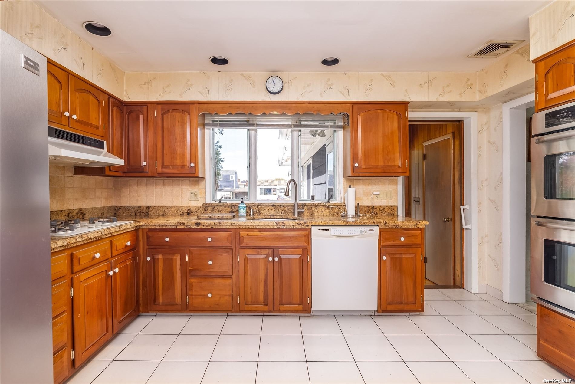 189 Blackheath Road, Lido Beach, New York image 9