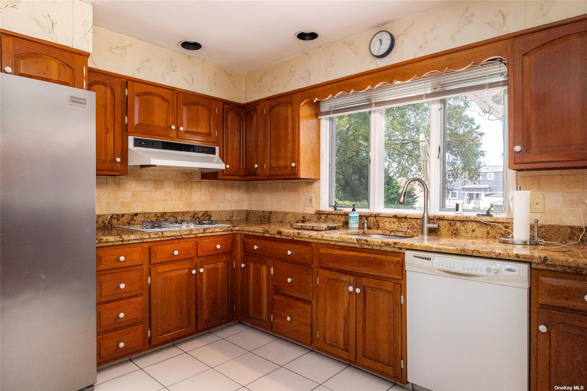 189 Blackheath Road, Lido Beach, New York image 14