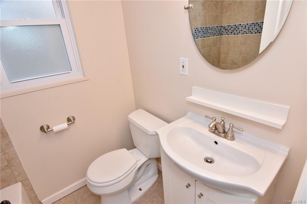 Photo 16 of 24 of 39 Greenvale Circle house