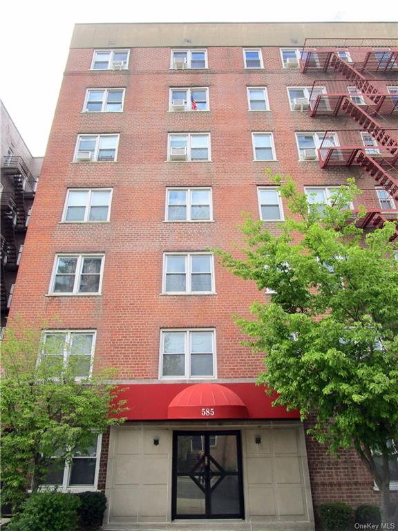 Property for Sale at 585 Mclean Avenue 5A, Yonkers, New York - Bedrooms: 2 
Bathrooms: 1 
Rooms: 4  - $215,000
