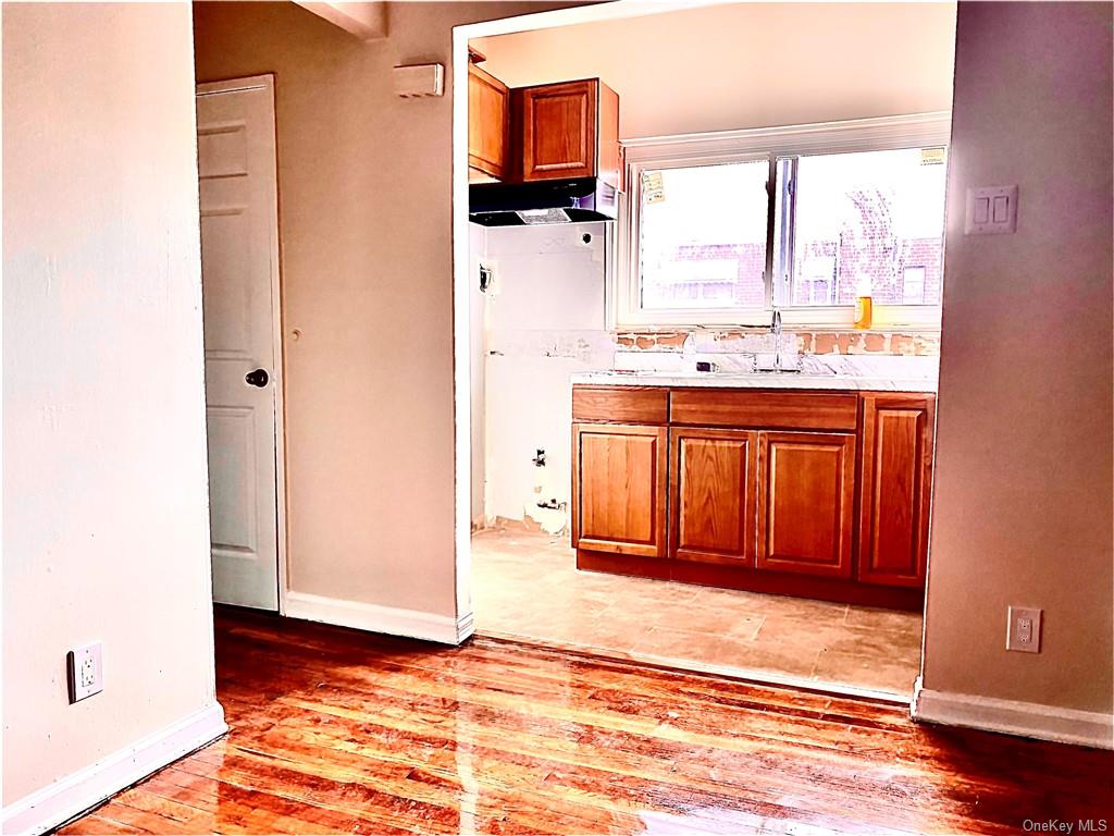 Rental Property at 3215 Lurting Avenue, Bronx, New York - Bedrooms: 3 
Bathrooms: 1 
Rooms: 5  - $3,000 MO.