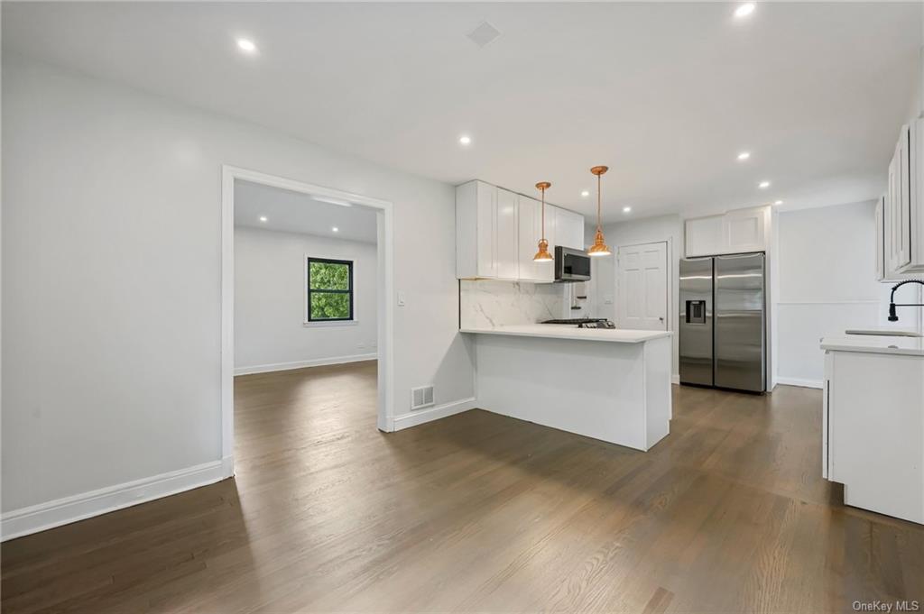 White Plains, New York 10604, United States, 4 Bedrooms Bedrooms, ,2 BathroomsBathrooms,Residential,Pending,54196