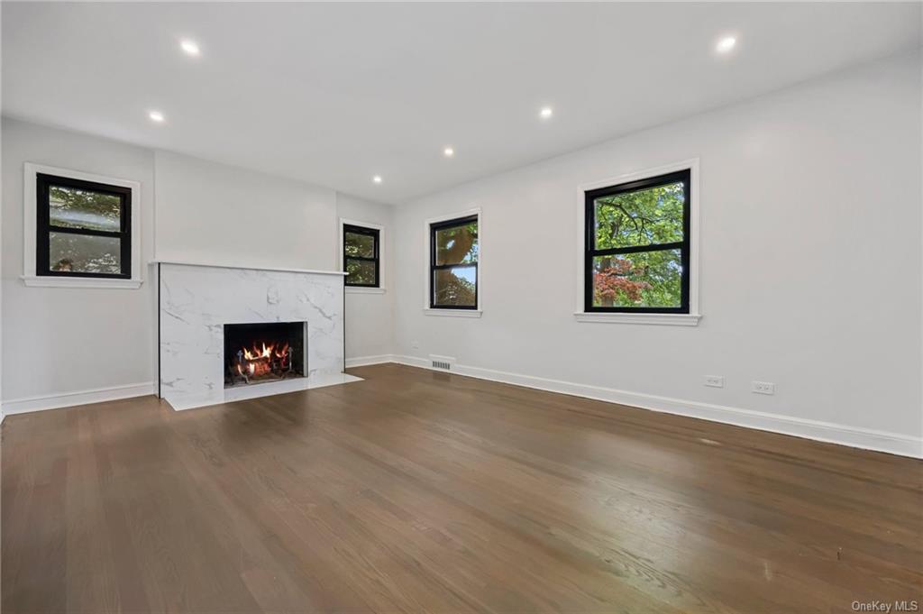 White Plains, New York 10604, United States, 4 Bedrooms Bedrooms, ,2 BathroomsBathrooms,Residential,Pending,54196