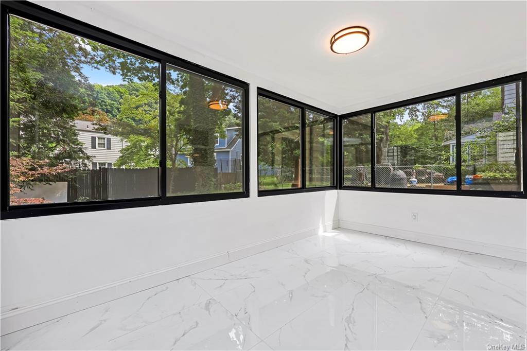 White Plains, New York 10604, United States, 4 Bedrooms Bedrooms, ,2 BathroomsBathrooms,Residential,Pending,54196