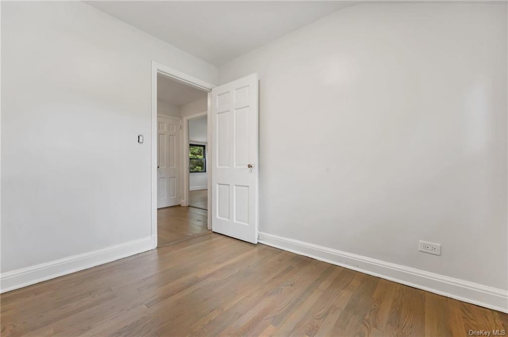 White Plains, New York 10604, United States, 4 Bedrooms Bedrooms, ,2 BathroomsBathrooms,Residential,Pending,54196