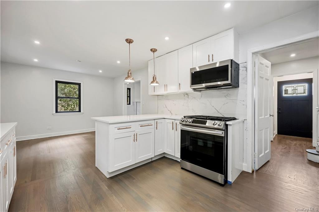 White Plains, New York 10604, United States, 4 Bedrooms Bedrooms, ,2 BathroomsBathrooms,Residential,Pending,54196