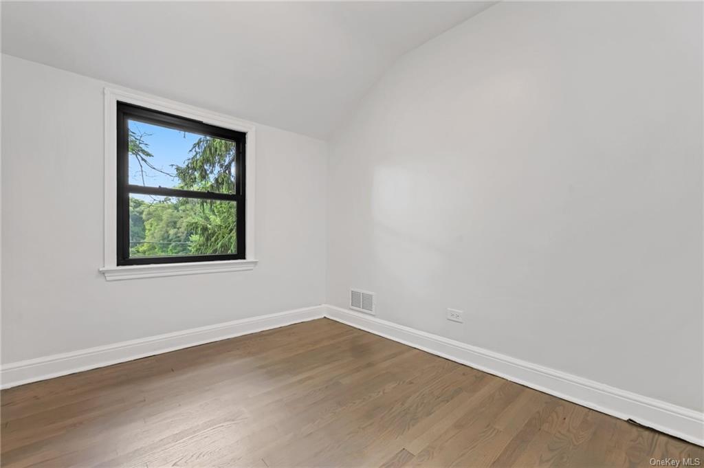 White Plains, New York 10604, United States, 4 Bedrooms Bedrooms, ,2 BathroomsBathrooms,Residential,Pending,54196