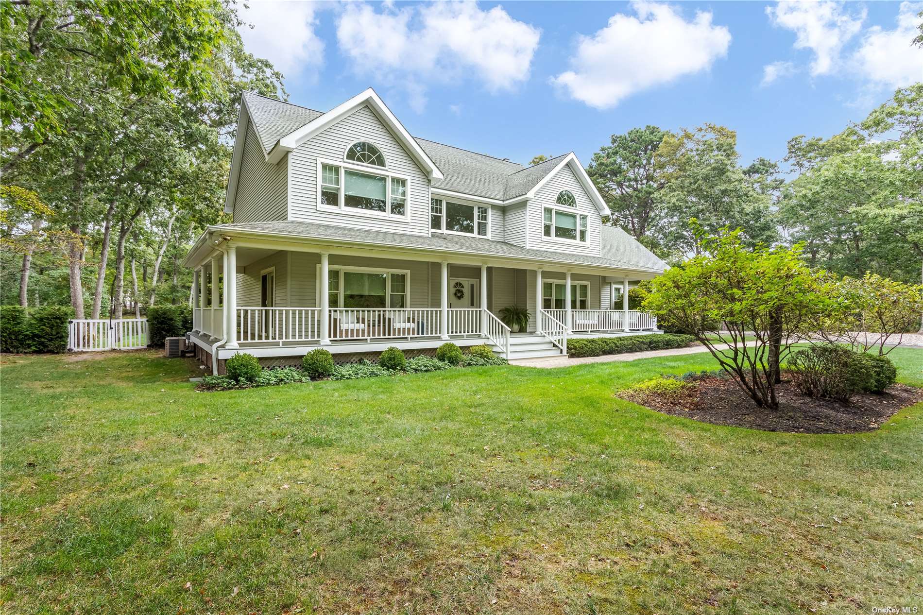 11 Stuart Court, Hampton Bays, New York image 2