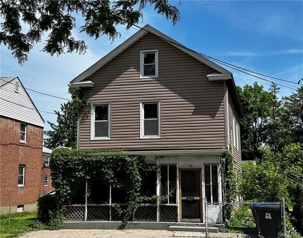 Rental Property at 469 Maple Street, Poughkeepsie, New York - Bedrooms: 2 
Bathrooms: 1 
Rooms: 5  - $1,950 MO.