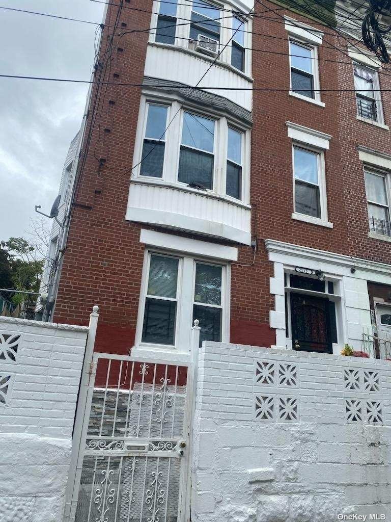 Property for Sale at 2115 Clinton Avenue 3, Bronx, New York - Bedrooms: 6 
Bathrooms: 3 
Rooms: 15  - $1,150,000