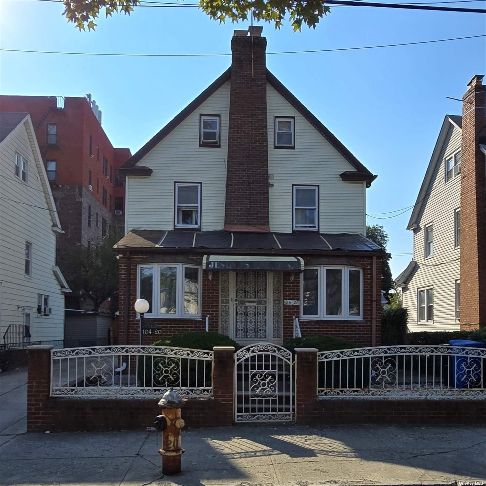 Property for Sale at 10420 196th Street, Saint Albans, Queens, NY - Bedrooms: 4 
Bathrooms: 7 
Rooms: 8  - $670,000