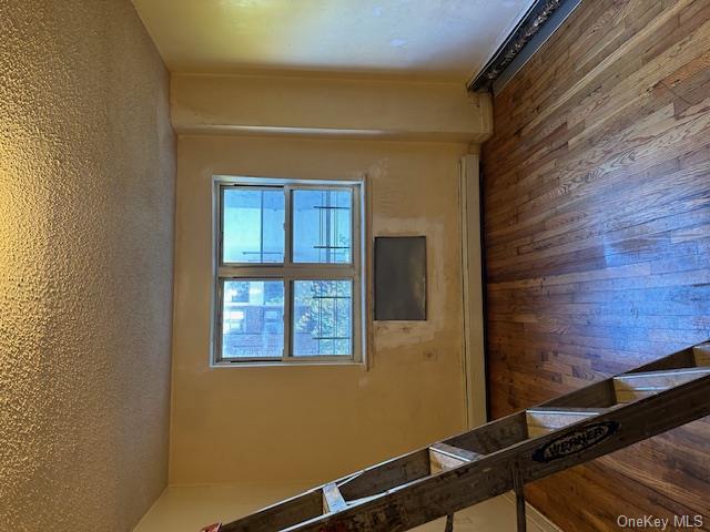 1388 Bristow Avenue 3, Bronx, New York - 3 Bedrooms  
2 Bathrooms  
5 Rooms - 