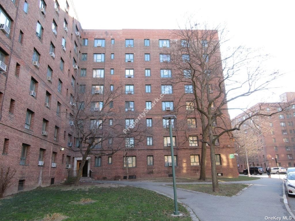 26 Metropolitan Oval #2C, BRONX, New York image 1