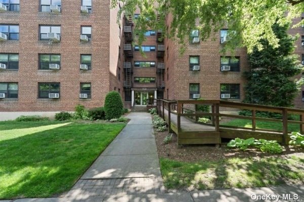 212-12 73th Avenue #6B, Oakland Gardens, New York image 1