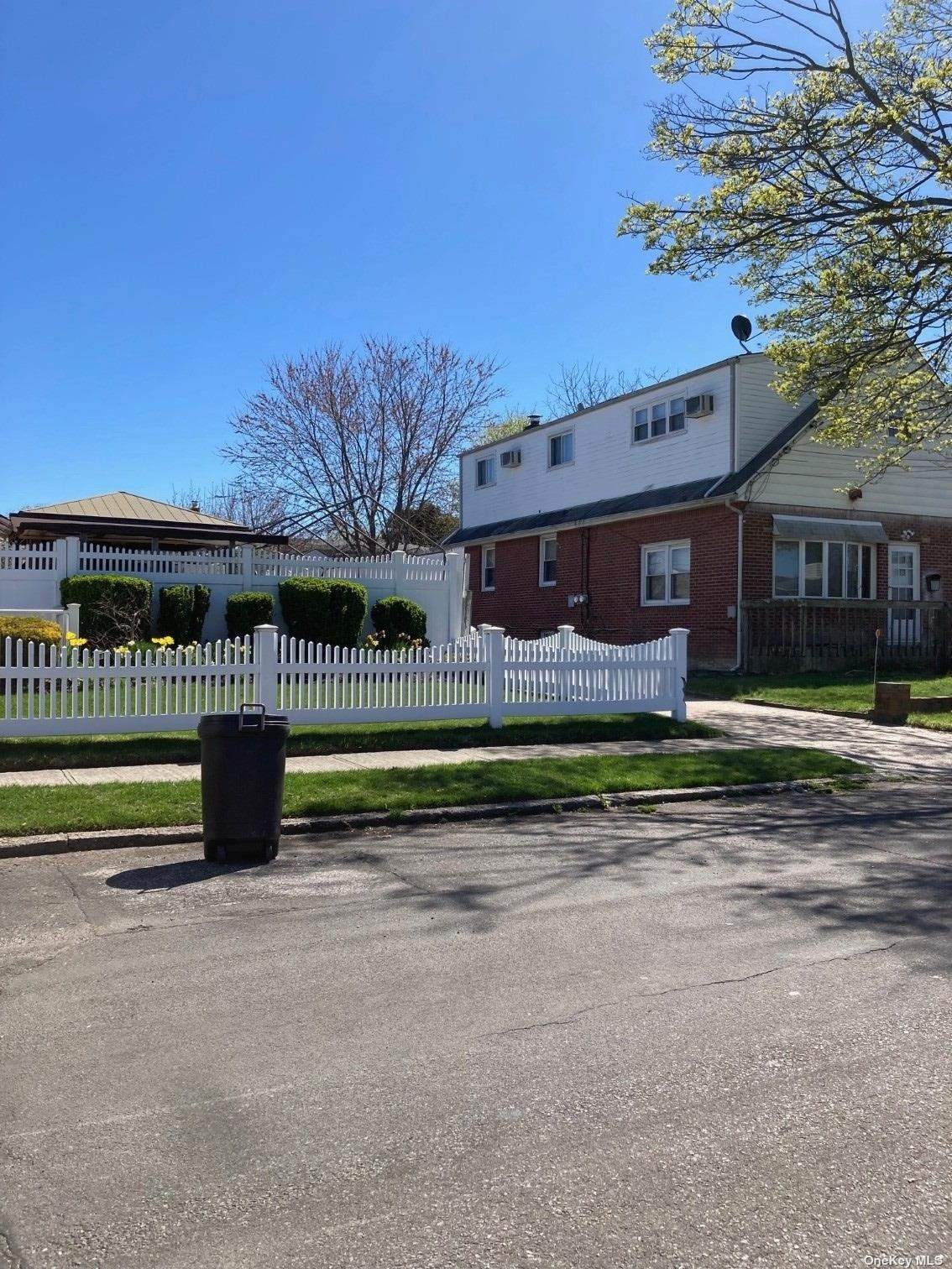 180 N 7th Street, Lindenhurst, New York image 3