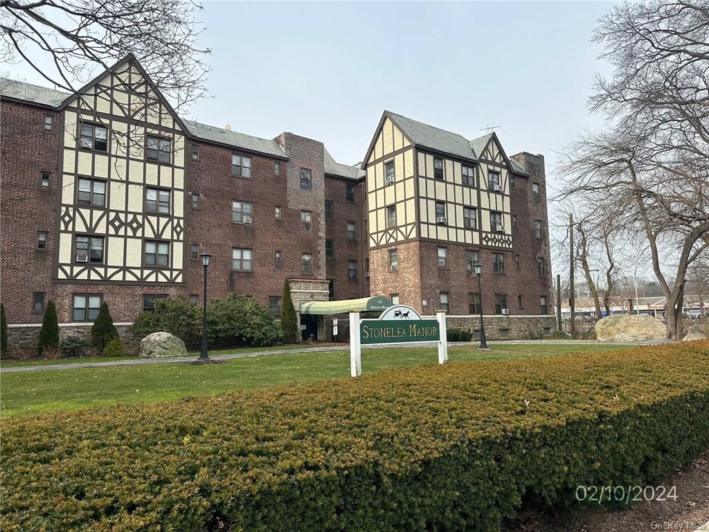 120 Stonelea Place #2L, New Rochelle, New York image 1