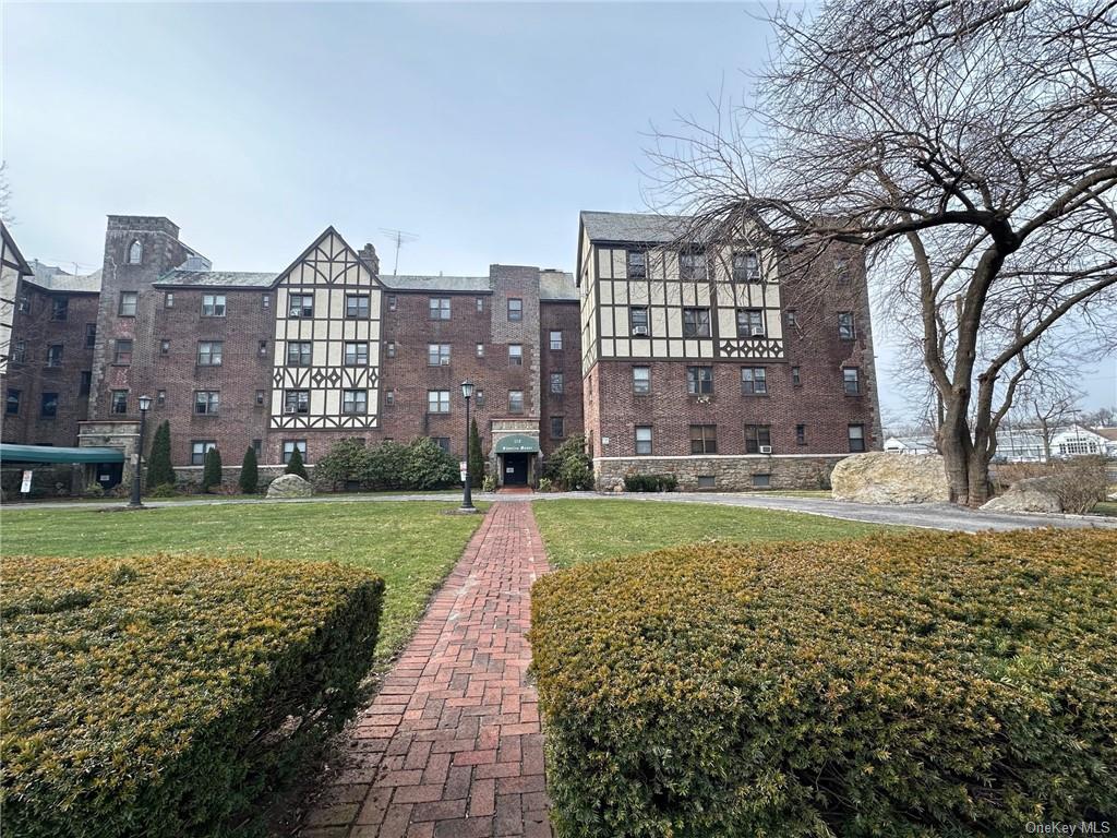 120 Stonelea Place #2L, New Rochelle, New York image 2