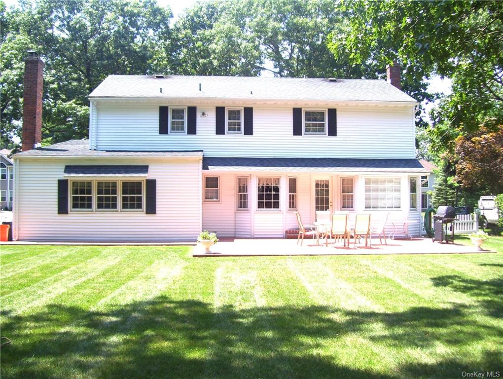 27 Sunhill Road, Nesconset, New York image 1