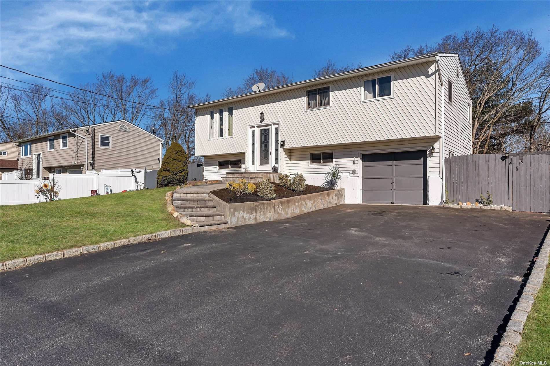 21 Deville Drive, Selden, New York image 2