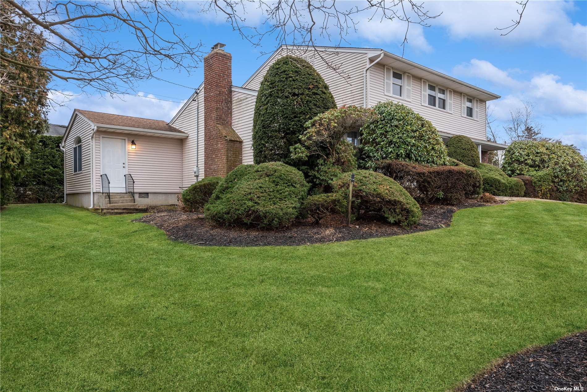 300 Cameo Drive, Massapequa, New York image 4