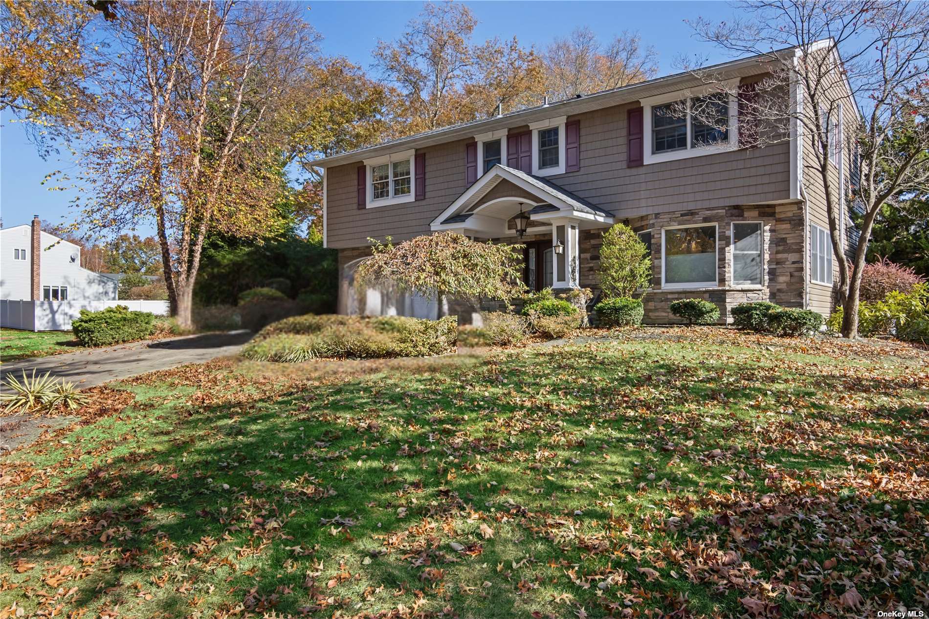 17 Glenmere Lane, Commack, New York image 1