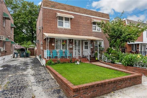 Townhouse For Sale - 2563 Woodhull Avenue<br/> Bronx, NY 10469