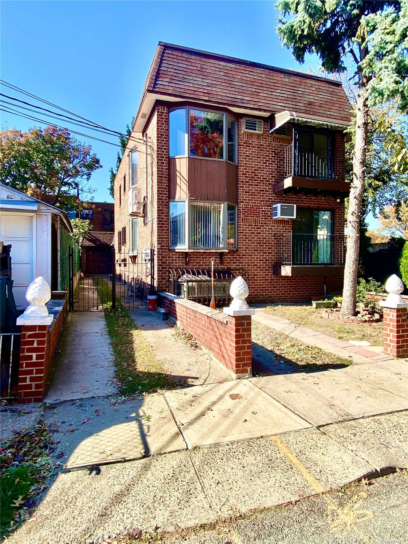 518 129 St Street 2 Fl, College Point, Queens, NY - 3 Bedrooms  
2 Bathrooms  
7 Rooms - 