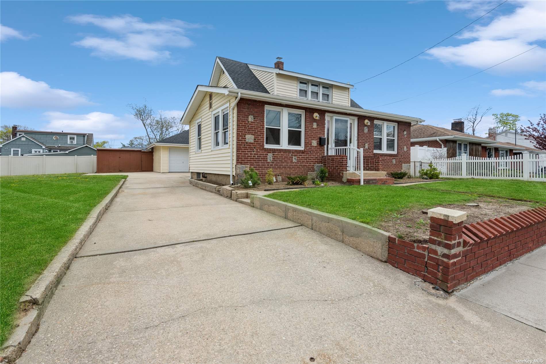 Photo 2 of 20 of 332 S 8th Street house