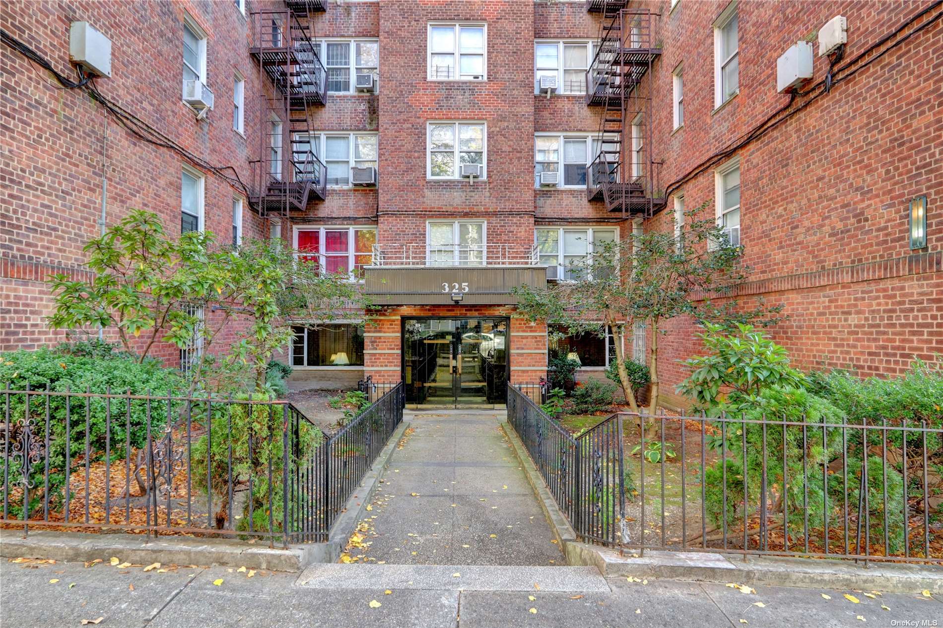 Property for Sale at 325 E 201st St 6E, Bronx, New York - Bedrooms: 2 
Bathrooms: 1 
Rooms: 4  - $260,000