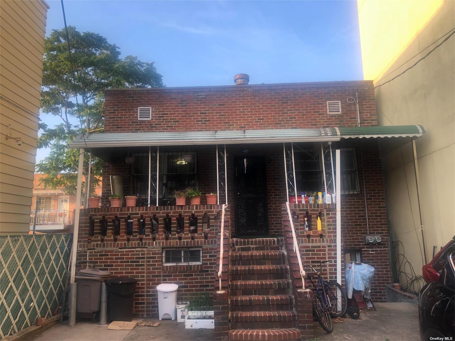 Property for Sale at 5467 83rd Street, Elmhurst, Queens, NY - Bedrooms: 4 
Bathrooms: 3.5 
Rooms: 6  - $998,000