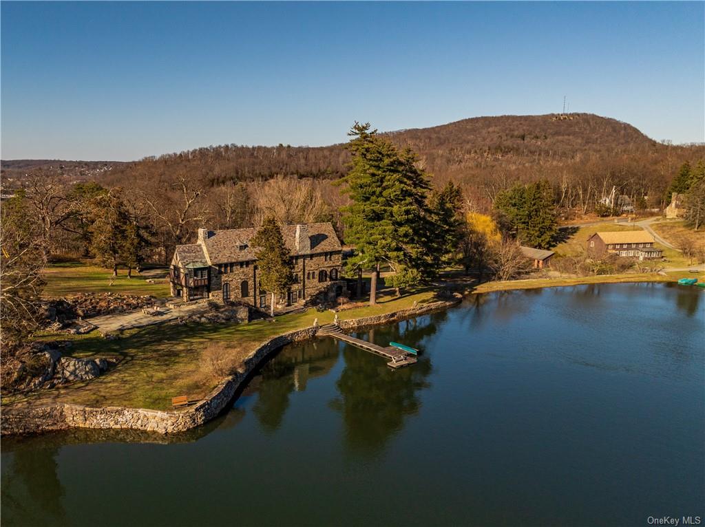 Property for Sale at 4 Willow Drive, Fishkill, New York - Bedrooms: 5 
Bathrooms: 4.5 
Rooms: 19  - $4,385,000