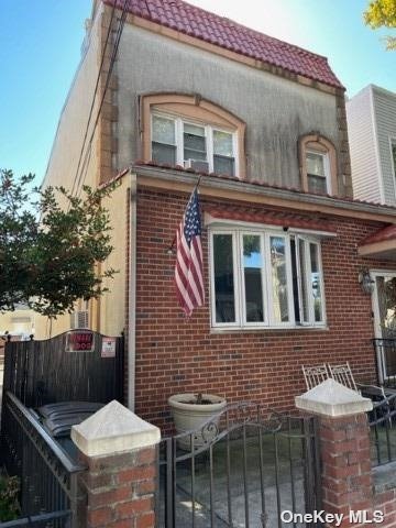 37th Street, Astoria, Queens, NY - 4 Bedrooms  
3 Bathrooms  
8 Rooms - 