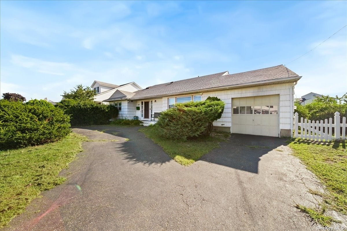 65 S Bay Avenue, Massapequa, New York image 1