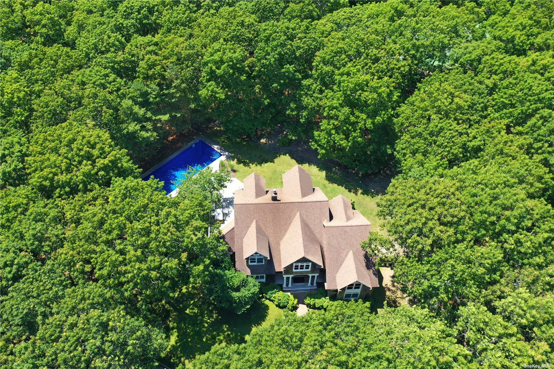 9 Ely Brook Road, East Hampton, Hamptons, NY - 4 Bedrooms  
4 Bathrooms - 